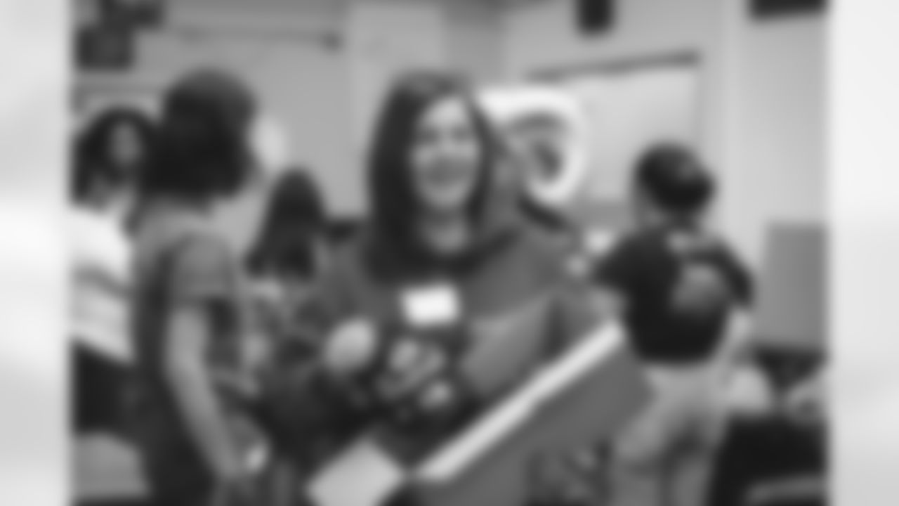 E_221123_APLACECALLEDHOMETHANKSGIVINGMEALSERVICE_6704