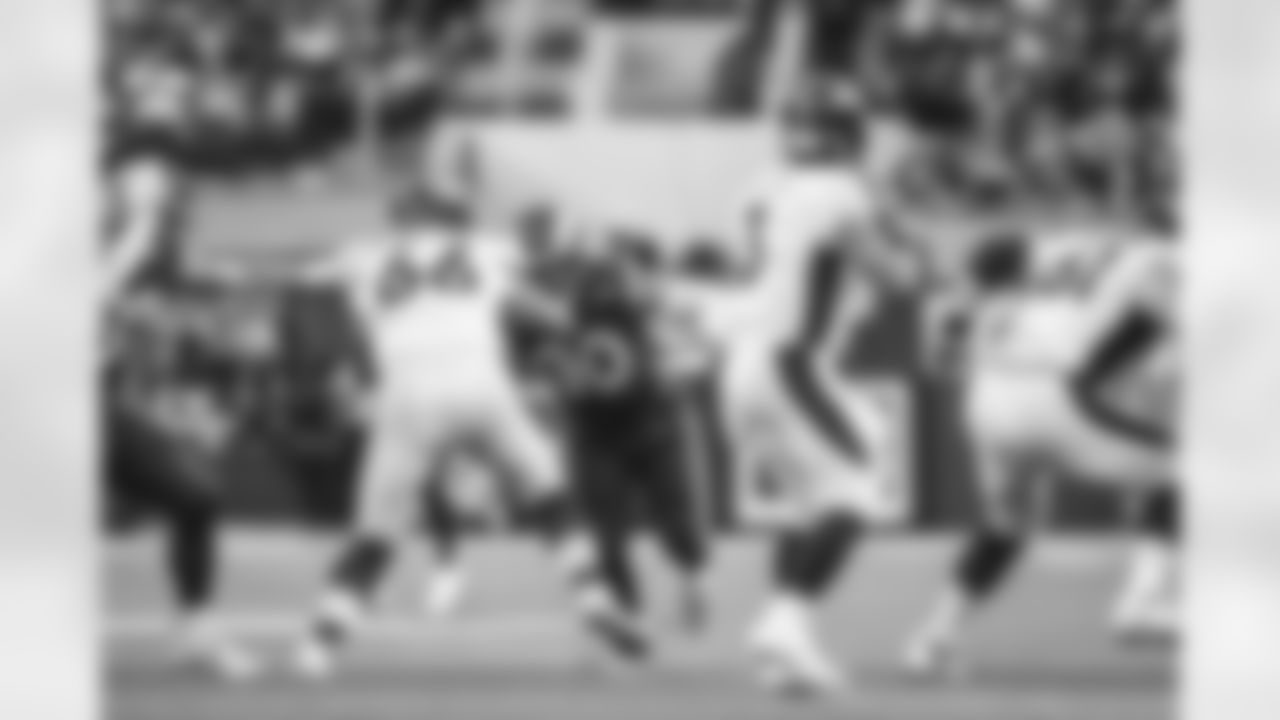 The Los Angeles Rams take on the Denver Broncos during Week 16 of the 2022 NFL regular season