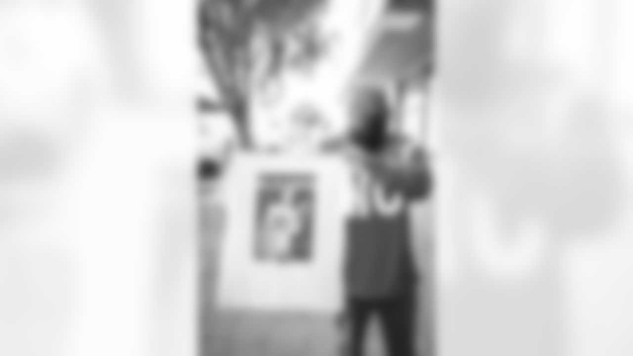 E_220121_PlayoffNewsStandPopUp_7553