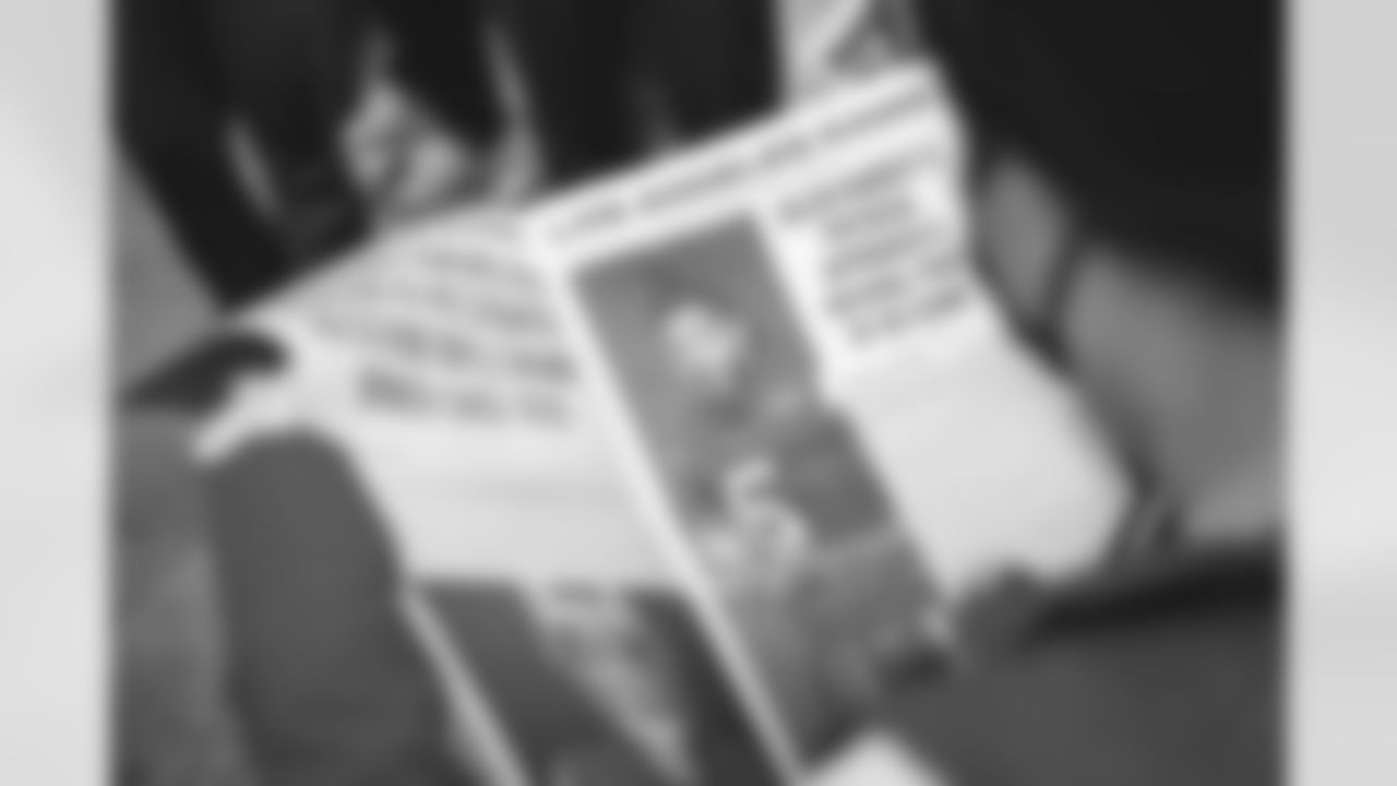 E_220121_PlayoffNewsStandPopUp_7753