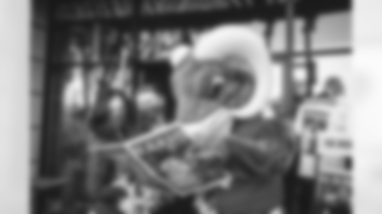 E_220121_PlayoffNewsStandPopUp_7060