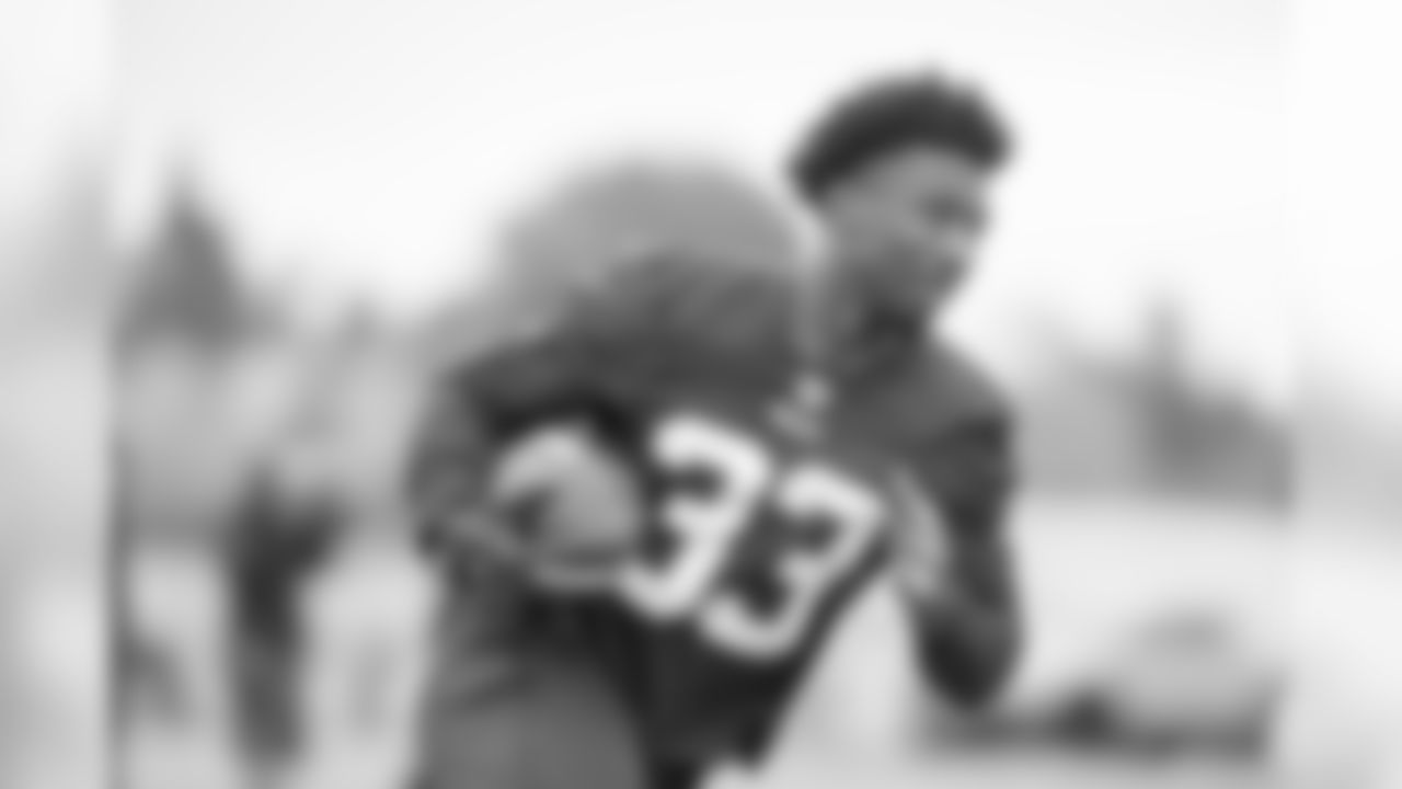 Running back (33) Justin Davis of the Los Angeles Rams practices on day 8 of Phase II of the offseason program workouts, Thursday, May 9, 2019, in Thousand Oaks, CA. (Jeff Lewis/Rams)