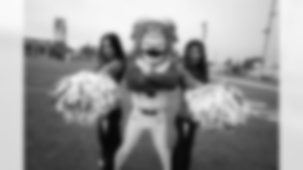 Cheerleaders and Rampage the Mascot at the 7 on 7 Passing Tournament and Big Man Championships at Cal Lutheran University in Thousand Oaks, CA on June 23rd, 2018. (Rams/Hiro Ueno)