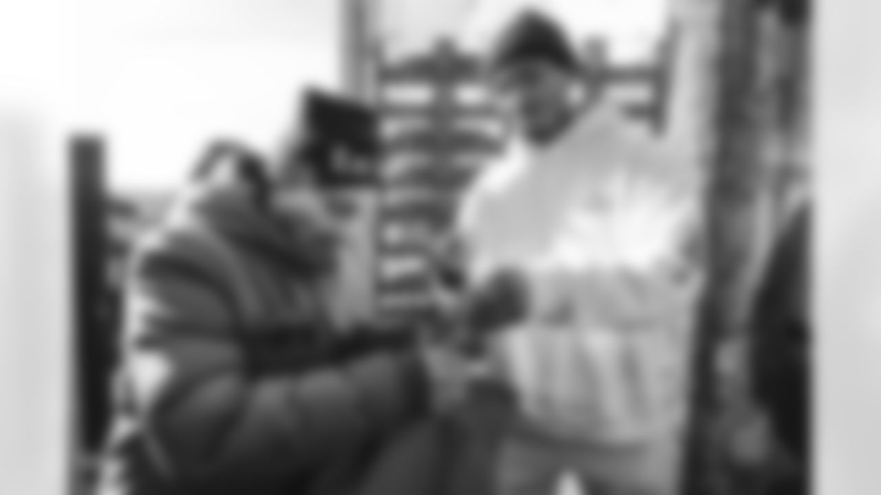 E_221123_APCH_MEAL_DISTRIBUTION_42
