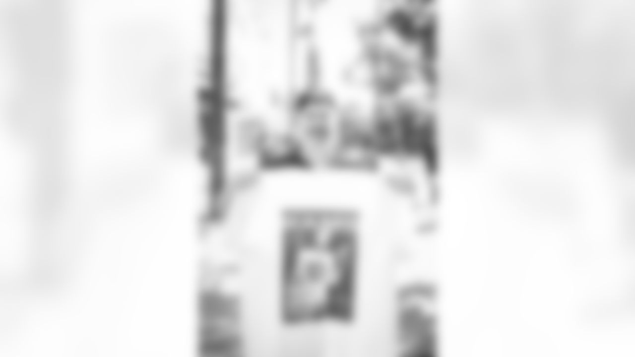 E_220121_PlayoffNewsStandPopUp_8106