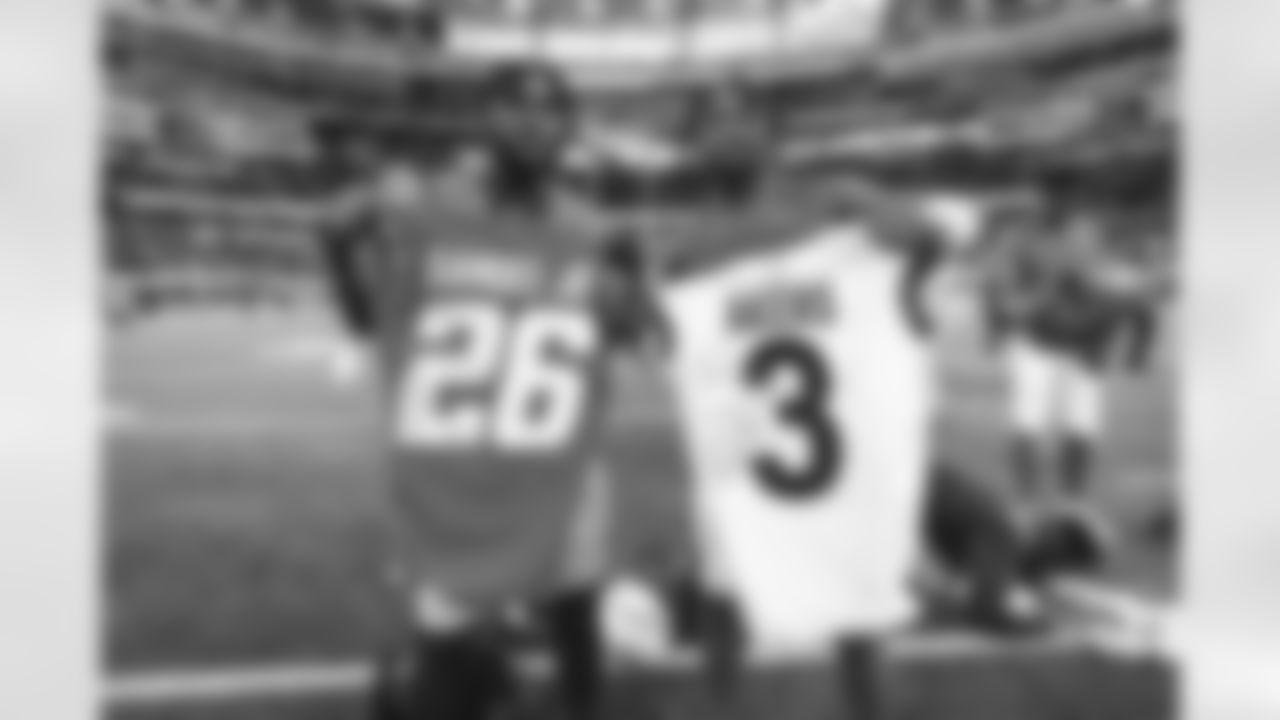 The Los Angeles Rams take on the Los Angeles Chargers during Week 17 of the 2022 NFL regular season