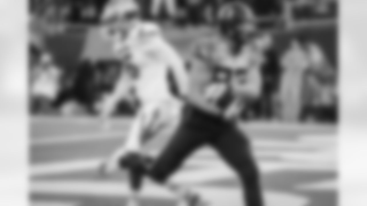 TE Johnny Mundt - Oregon
Oregon tight end Johnny Mundt (83), scores a touchdown against Arizona State in an NCAA college football game Saturday, Oct. 29, 2016 in Eugene, Ore. Oregon beat Arizona State 54-35.