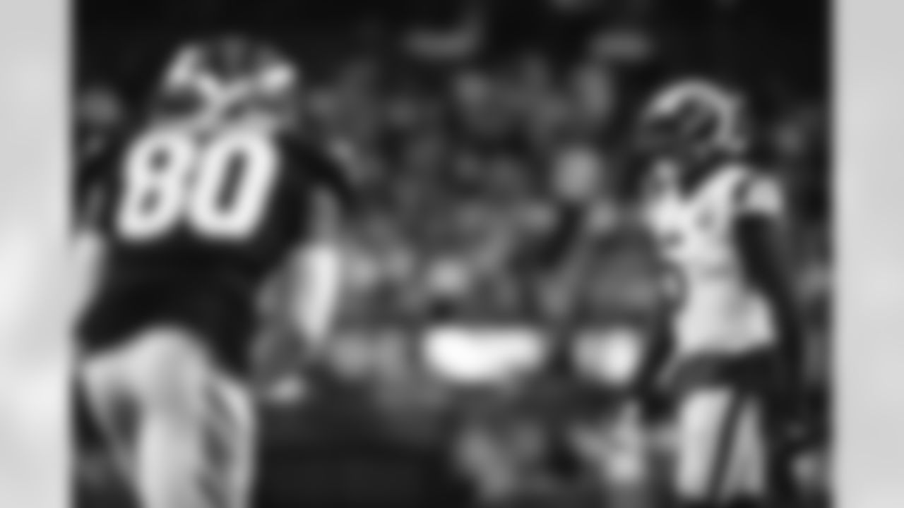 The Los Angeles Rams take on the Cincinnati Bengals in Super Bowl LVI of the 2021 NFL Playoffs.