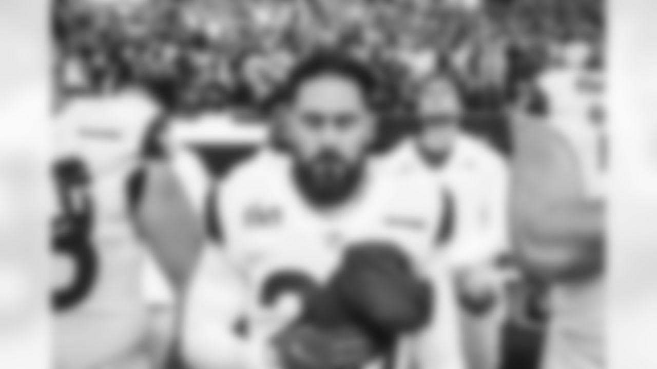 Safety (20) Eric Weddle of the Los Angeles Rams stands for the National Anthem before playing against the Cincinnati Bengals in Super Bowl LVI, February 13, 2022, in Inglewood, CA. (Jeff Lewis/LA Rams)