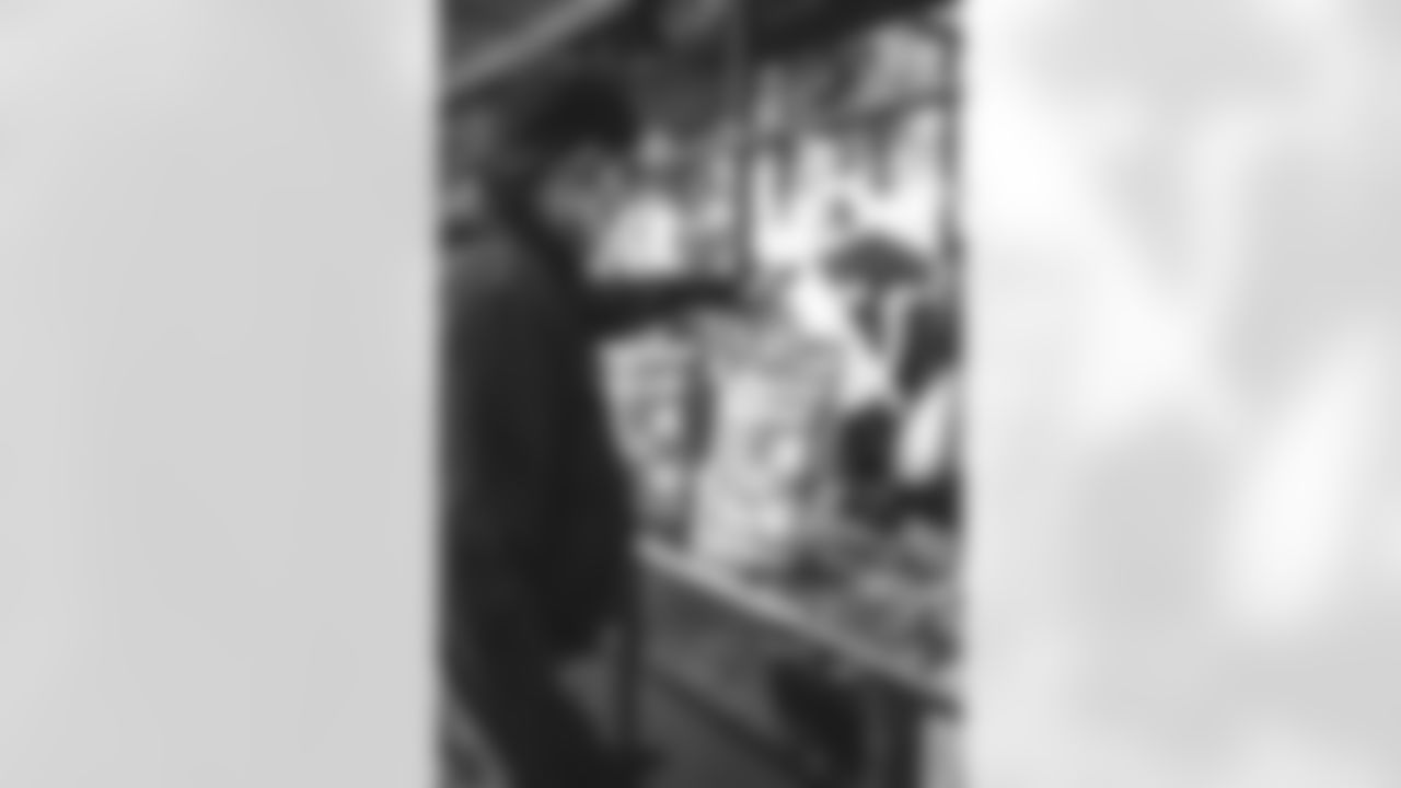 E_220121_PlayoffNewsStandPopUp_7577