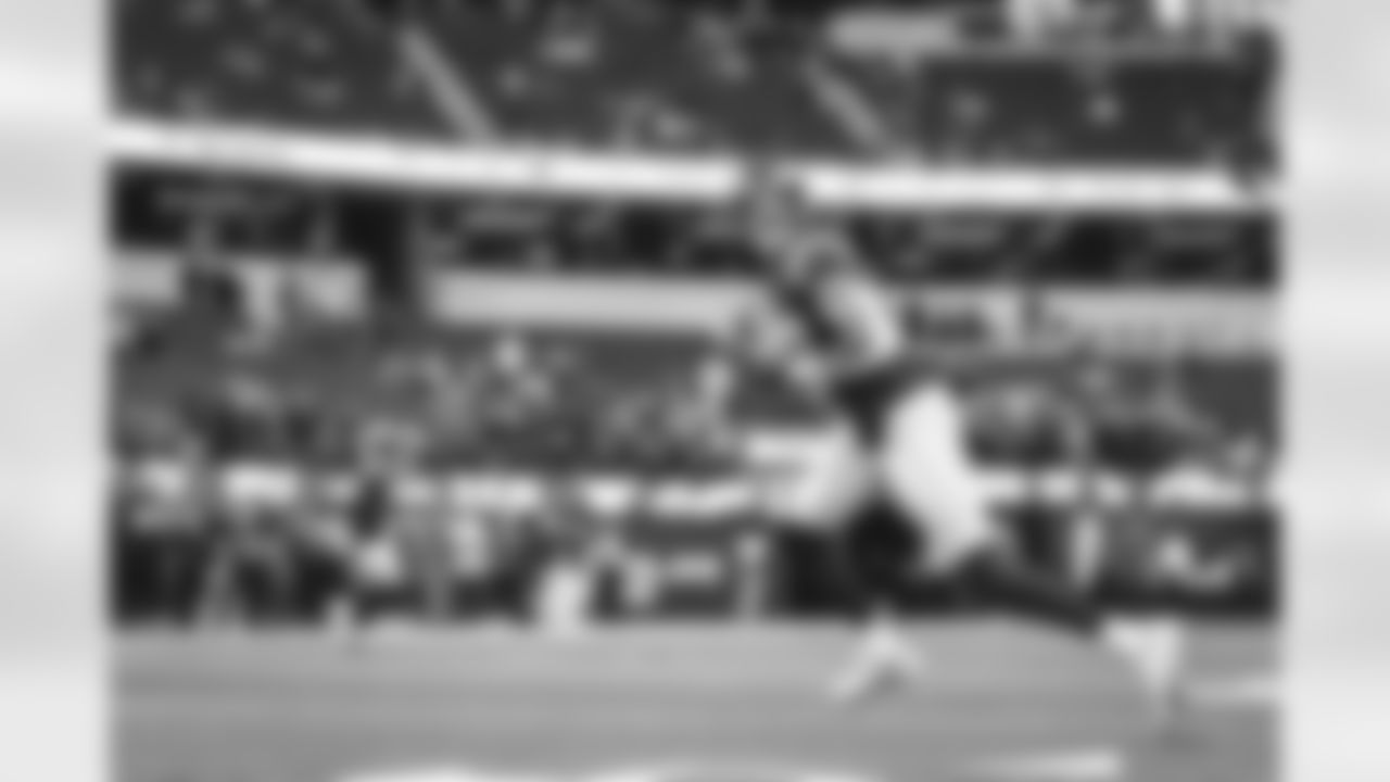 The Los Angeles Rams take on the Seattle Seahawks during Week 13 of the 2022 NFL regular season.