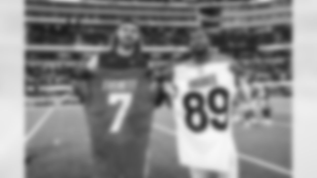 The Los Angeles Rams take on the Los Angeles Chargers during Week 17 of the 2022 NFL regular season