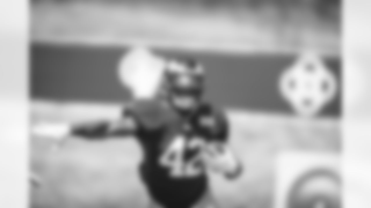 RB John Kelly practices at training camp.