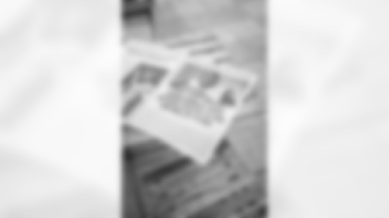 E_220121_PlayoffNewsStandPopUp_7784