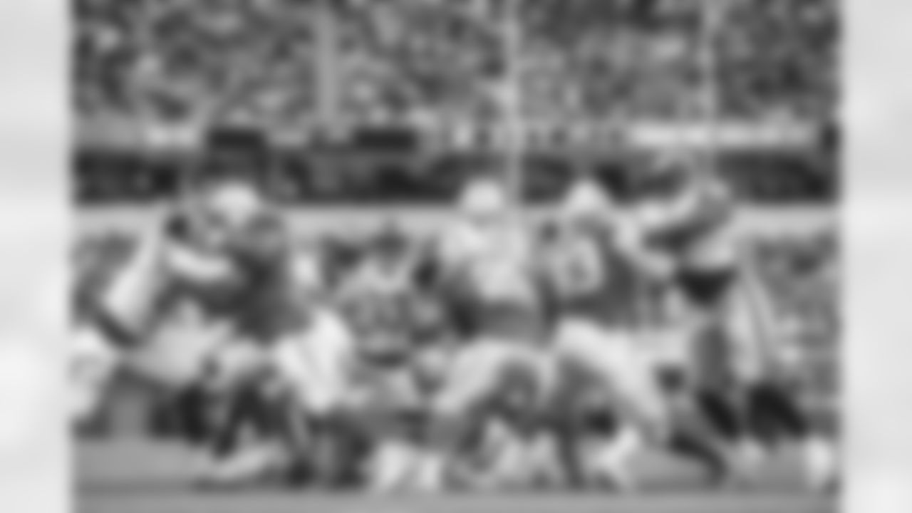 The Los Angeles Rams take on the Los Angeles Chargers during Week 17 of the 2022 NFL regular season