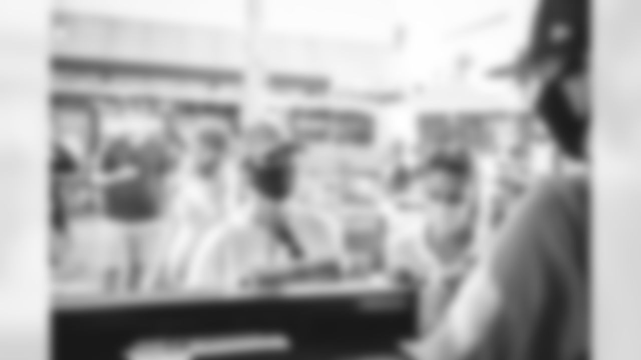 E_220121_PlayoffNewsStandPopUp_8025