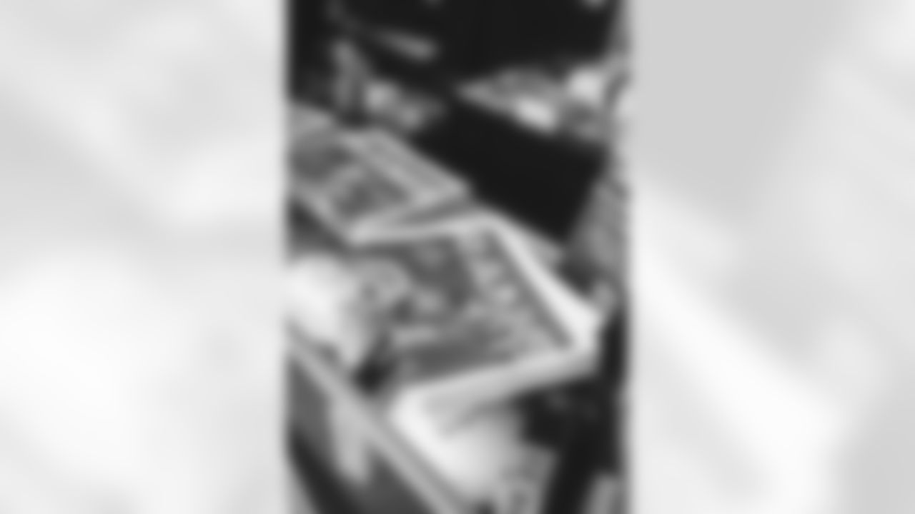 E_220121_PlayoffNewsStandPopUp_7034