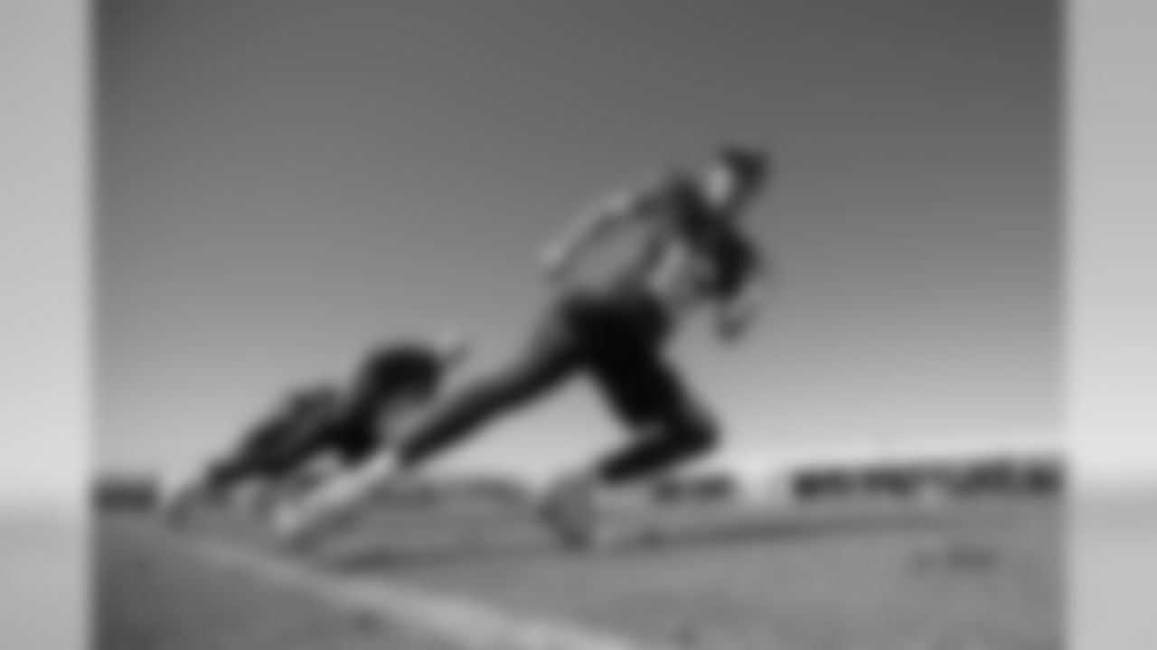 Quarterback (16) Jared Goff of the Los Angeles Rams works out on day 5 of Phase I of the offseason program workouts, Monday, April 22, 2019, in Thousand Oaks, CA. (Jeff Lewis/Rams)