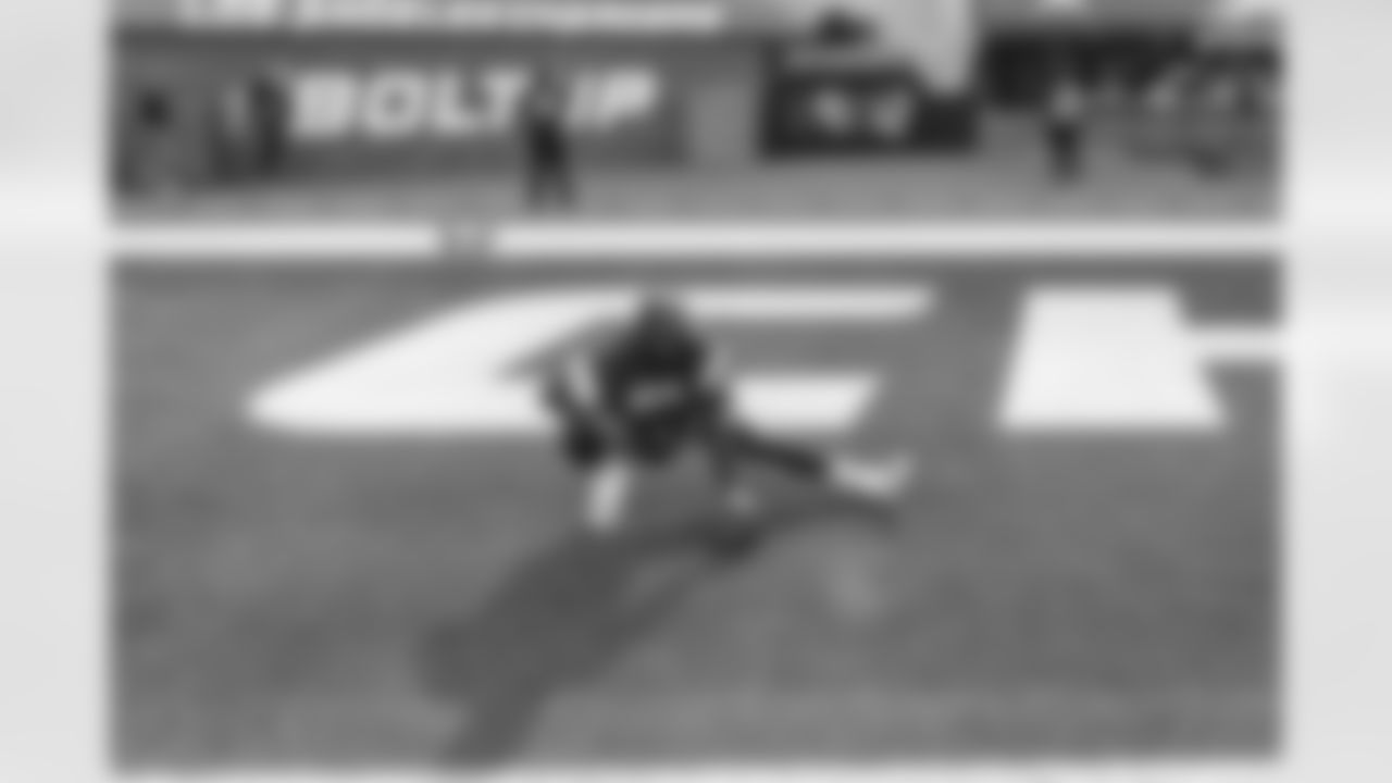The Los Angeles Rams take on the Los Angeles Chargers during Week 17 of the 2022 NFL regular season