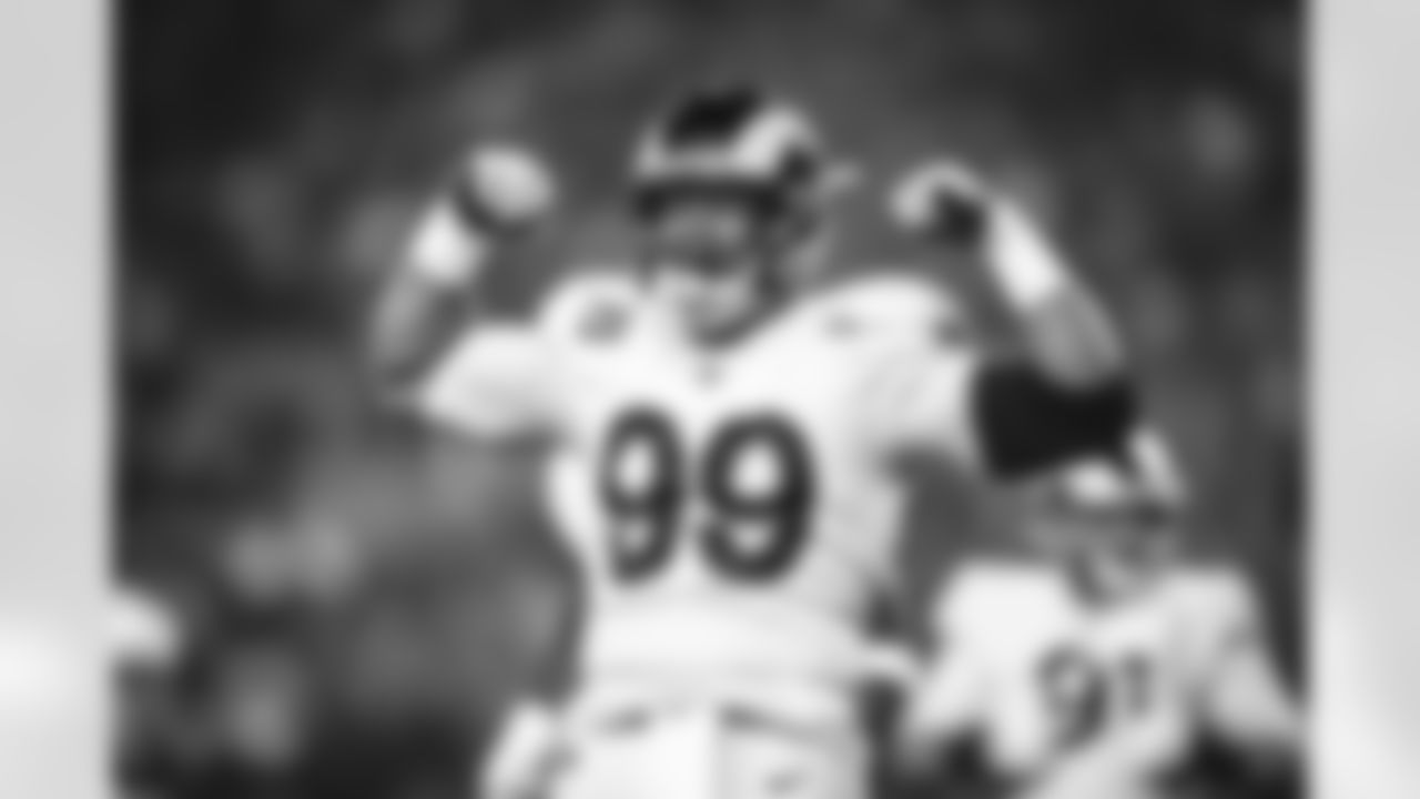 The Los Angeles Rams take on the Arizona Cardinals during Week 14 of the 2021 regular season.