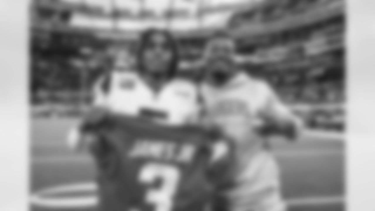 The Los Angeles Rams take on the Los Angeles Chargers during Week 17 of the 2022 NFL regular season
