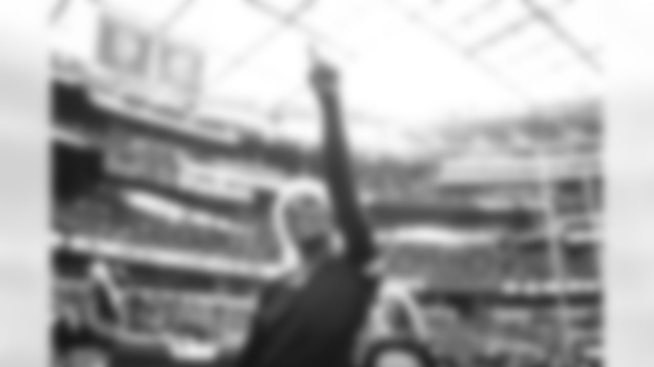 The Los Angeles Rams take on the Denver Broncos during Week 16 of the 2022 NFL regular season.