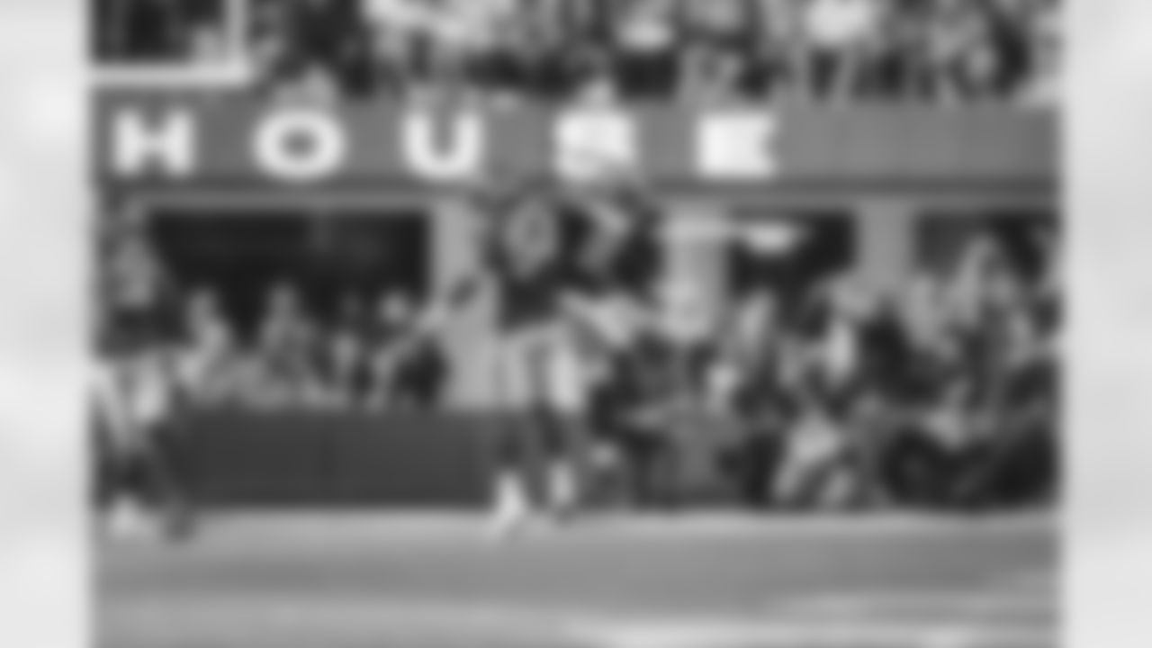 E_HUT28208