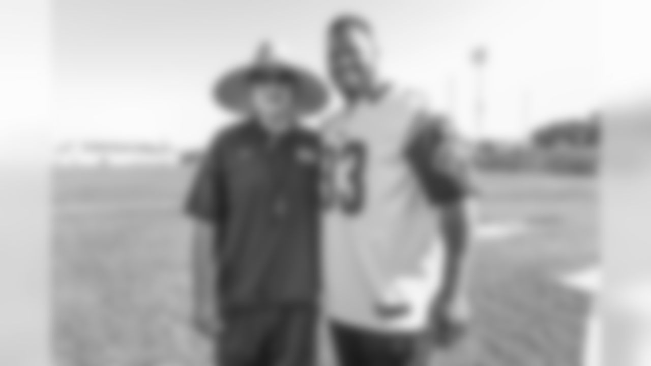 Defensive tackle (93) Ndamukong Suh and the Los Angeles Rams partner with Nike to provide youth football athletes from Garfield High School with new uniforms and gear for their upcoming competition at the East LA Classic. Wednesday, October 23, 2018 in Los Angeles, CA. (Will Navarro/Rams)
