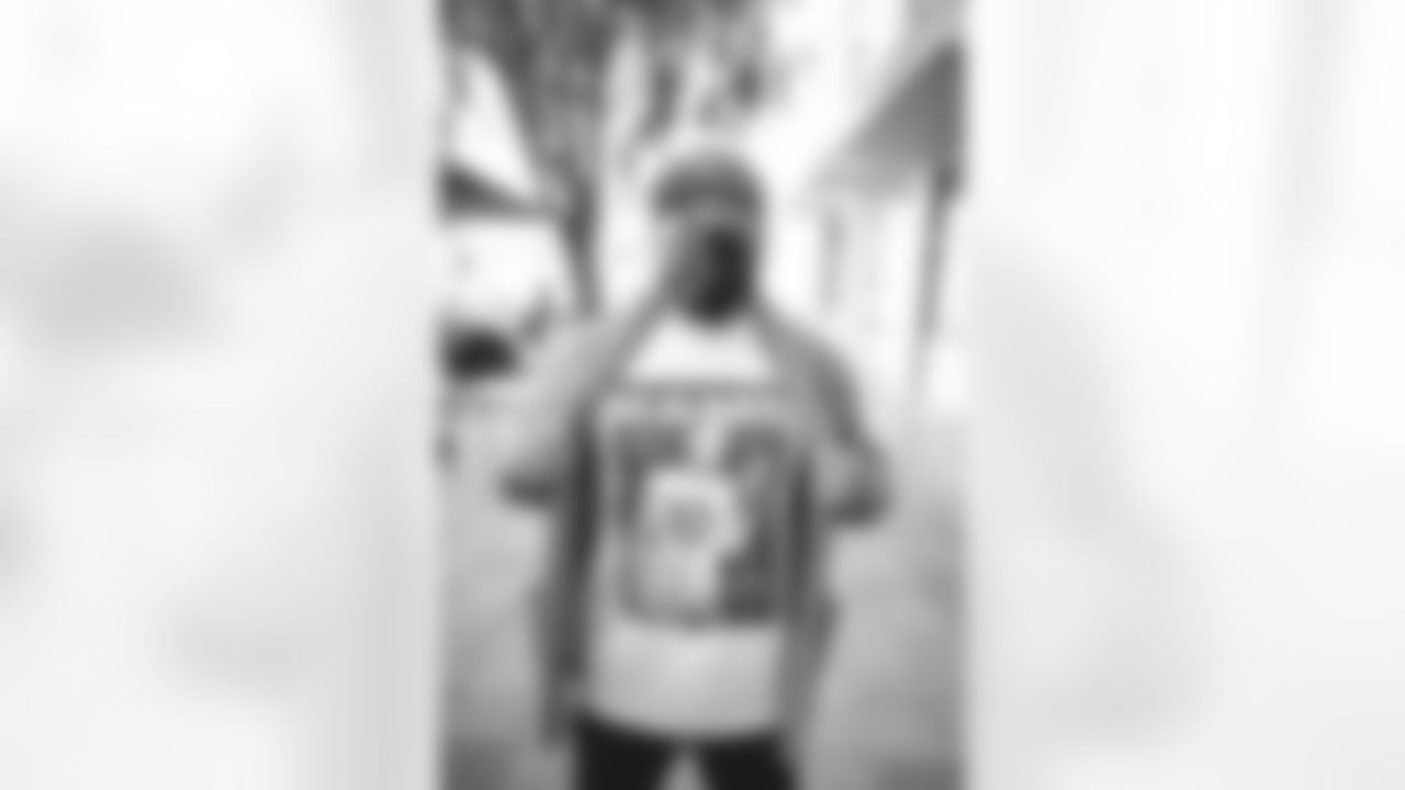 E_220121_PlayoffNewsStandPopUp_7523