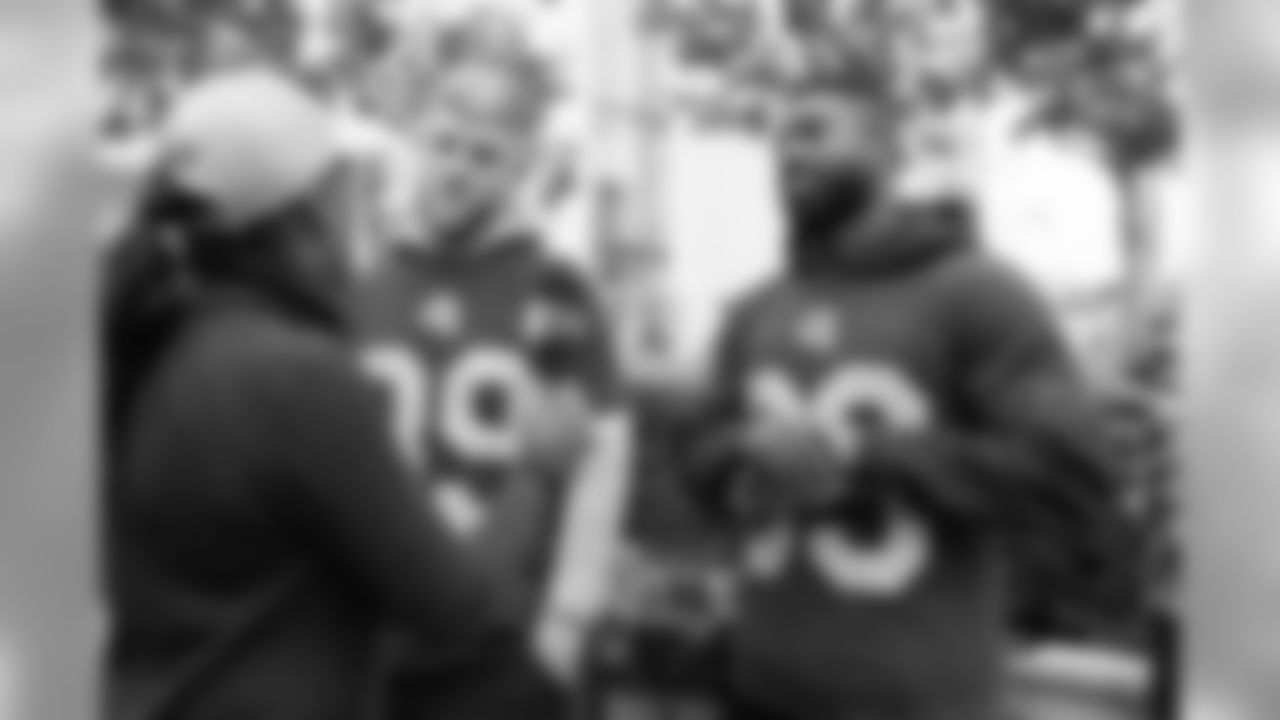 The Los Angeles Rams host Community Blitz at Los Angeles Family Housing welcoming residents to a warm meal, music, with special guests Rampage, Cheerleaders and players. Monday, December 23, 2019, in North Hollywood, CA. (Will Navarro/Rams)