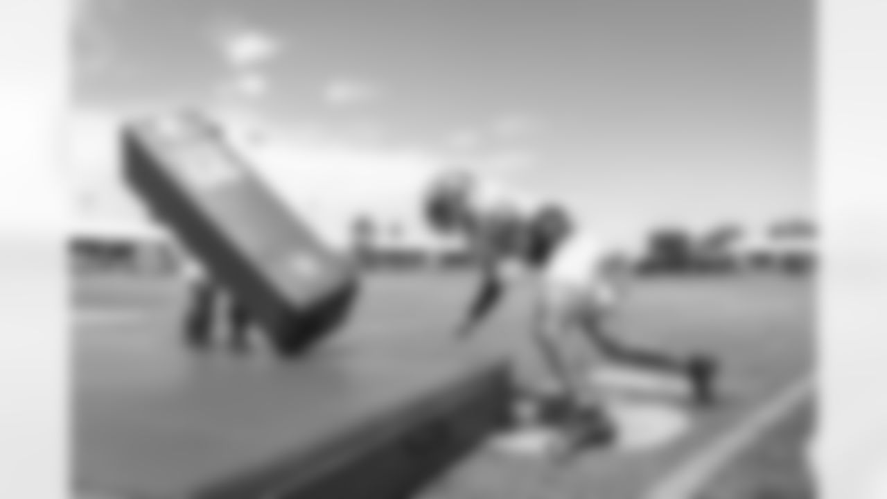 E_TOW17052