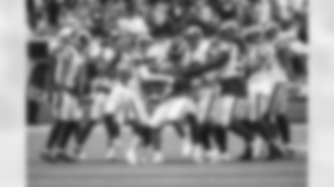 The Los Angeles Rams take on the Los Angeles Chargers during Week 17 of the 2022 NFL regular season