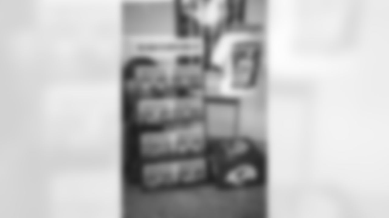 E_220121_PlayoffNewsStandPopUp_7027