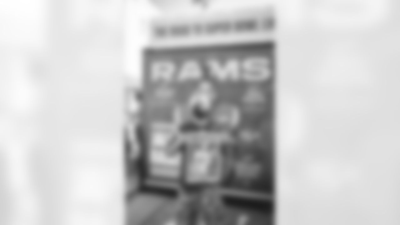 E_220121_PlayoffNewsStandPopUp_8338