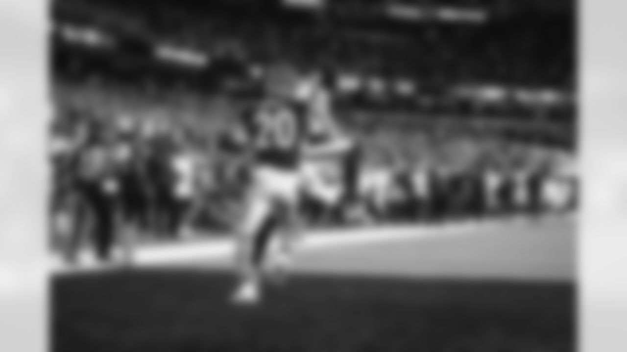 The Los Angeles Rams take on the Cincinnati Bengals in Super Bowl LVI of the 2021 NFL Playoffs.