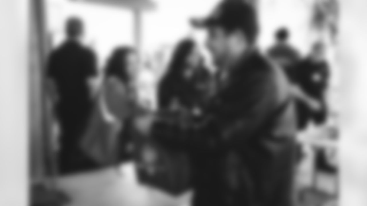 E_011823_Rams_AVPxPepsi_TacklingHunger_HY_0119