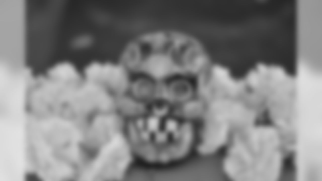 Los Angeles Rams celebrate Dia de los Muertos.