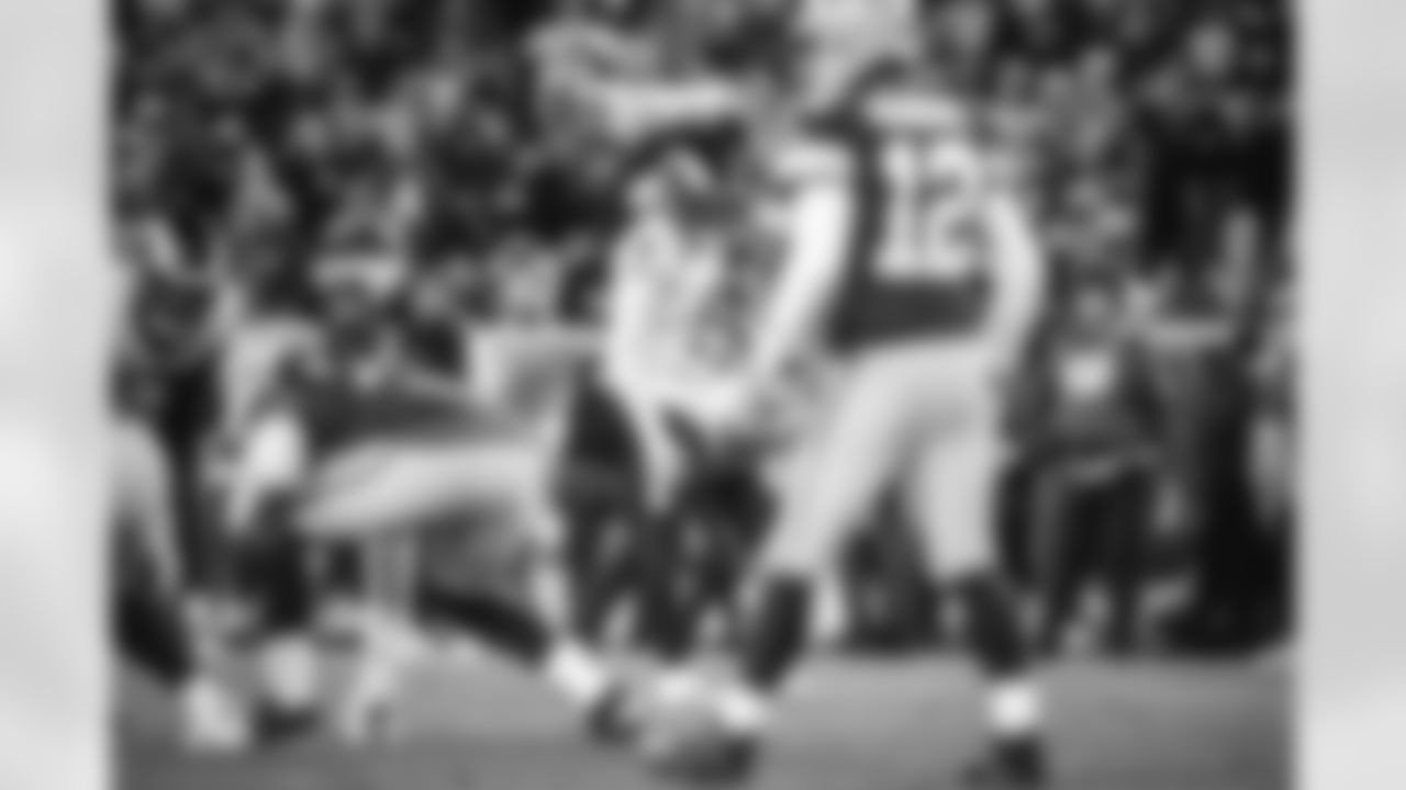 The Los Angeles Rams take on the Green Bay Packers during Week 12 of the 2021 regular season.