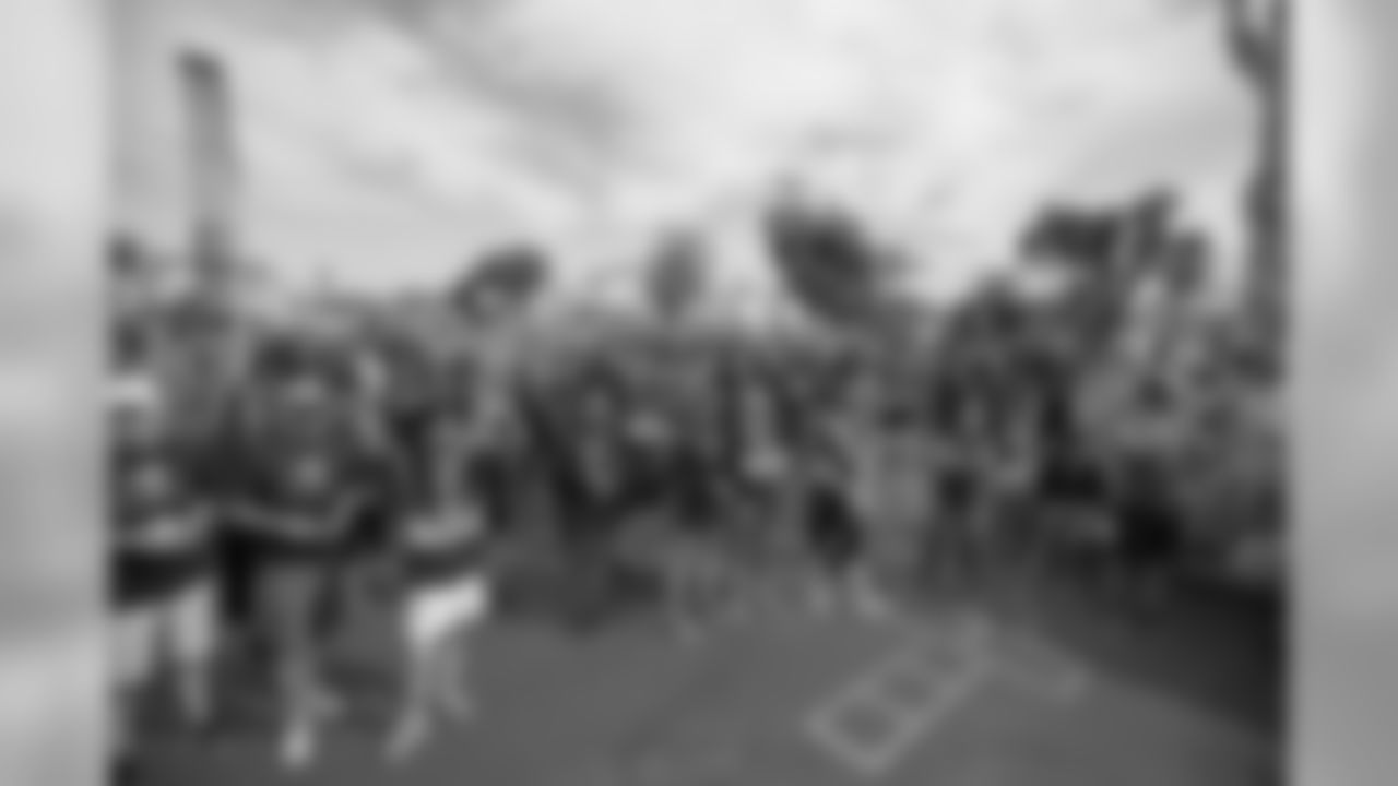 The Los Angeles Rams and front office staff participate in a playground build at 20th Street Elementary School, Friday, June 15, 2018, in Los Angeles, CA. (Jeff Lewis/Rams)