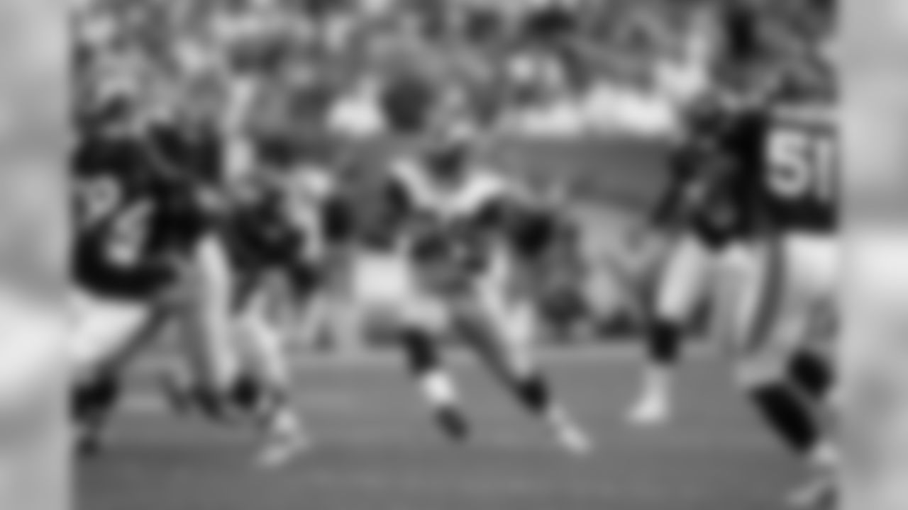 "DENVER, CO - SEPTEMBER 08: Marshall Faulk #28 of the St. Louis Rams runs for yardage against the Denver Broncos on September 8, 2002 at Invesco Field at Mile High in Denver, Colorado. The Broncos won 23-16. (G. Newman Lowrance Archive)"