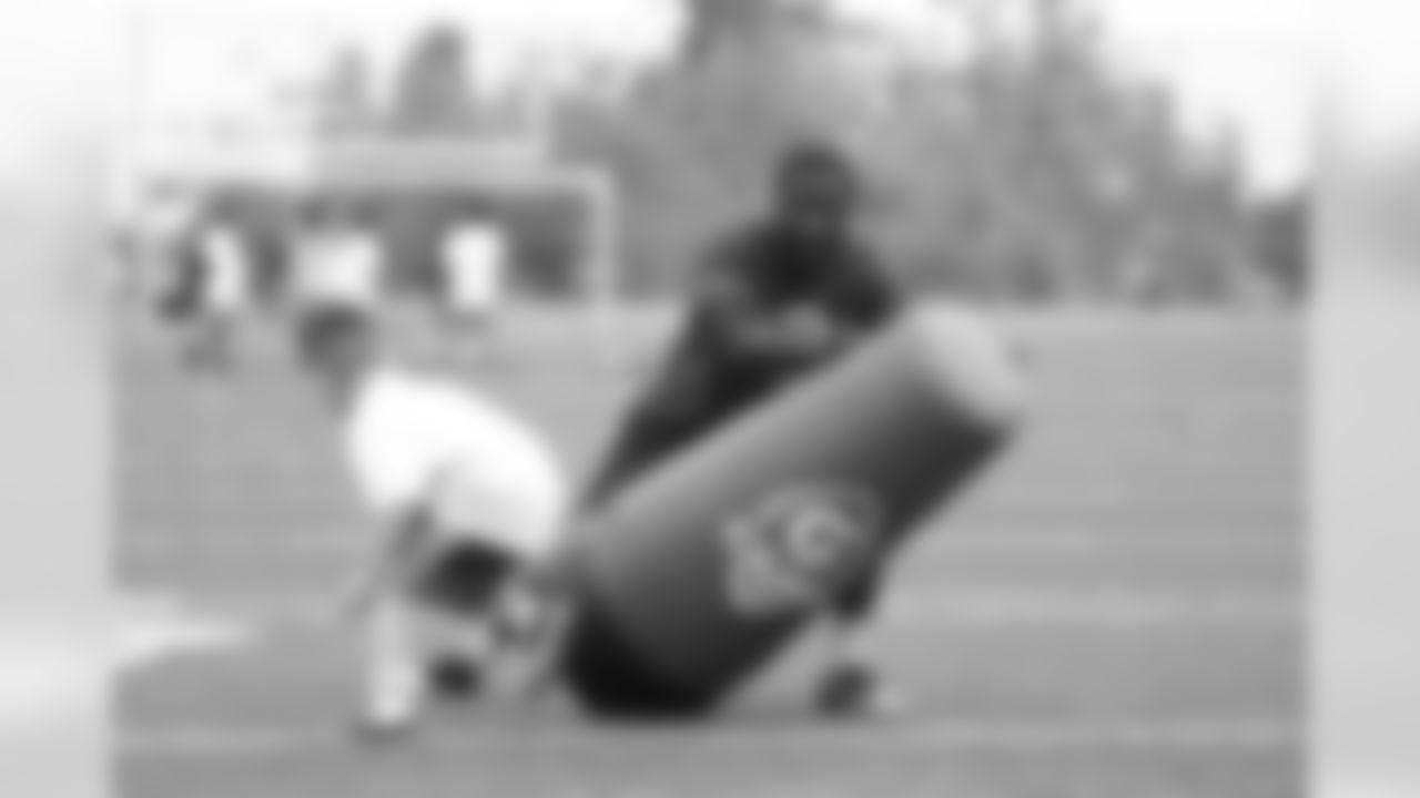 The Los Angeles Rams host Community Day in the City of Inglewood, alongside a co-ed Football Clinic for youth in learning football related drills and competitions while promoting safety, healthy and educational life skills. Certified USA Football coaches and Rams community members take the lead in todays activities. Attendees will have a chance to receive football gear owned by previous Rams players, football cleats, hats donated by the Rams. Saturday, June 1, 2019, Inglewood, CA. (Will Navarro/Rams)