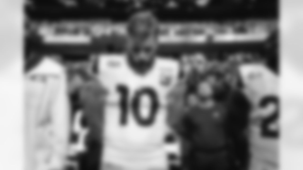The Los Angeles Rams take on the Cincinnati Bengals in Super Bowl LVI of the 2021 NFL Playoffs.