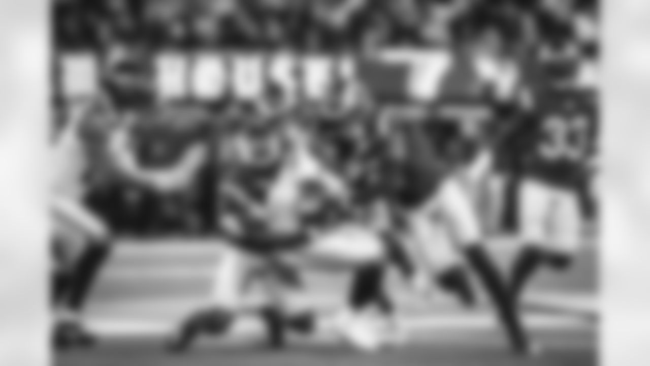 The Los Angeles Rams take on the Seattle Seahawks during Week 15 of the 2021 regular season.