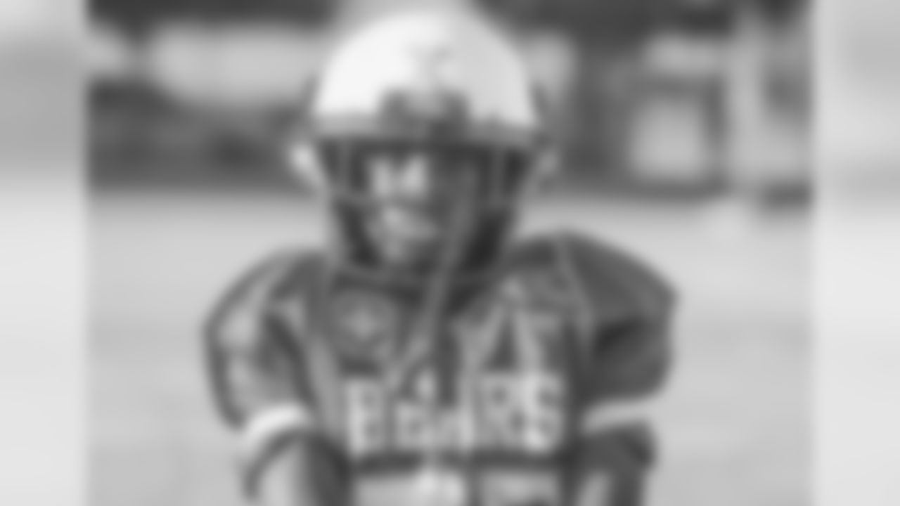 182109_WattsBears_Nike_HavASole_Surprise_DB_Social020