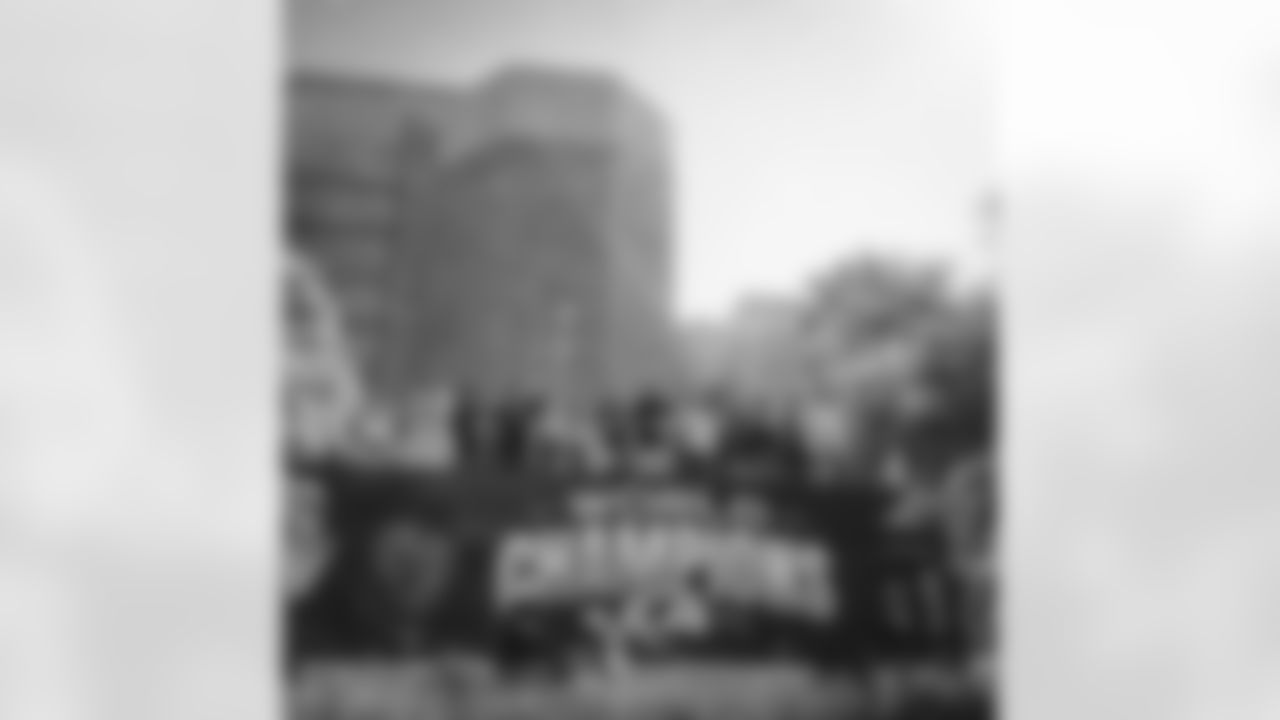 E_210216_Parade_220