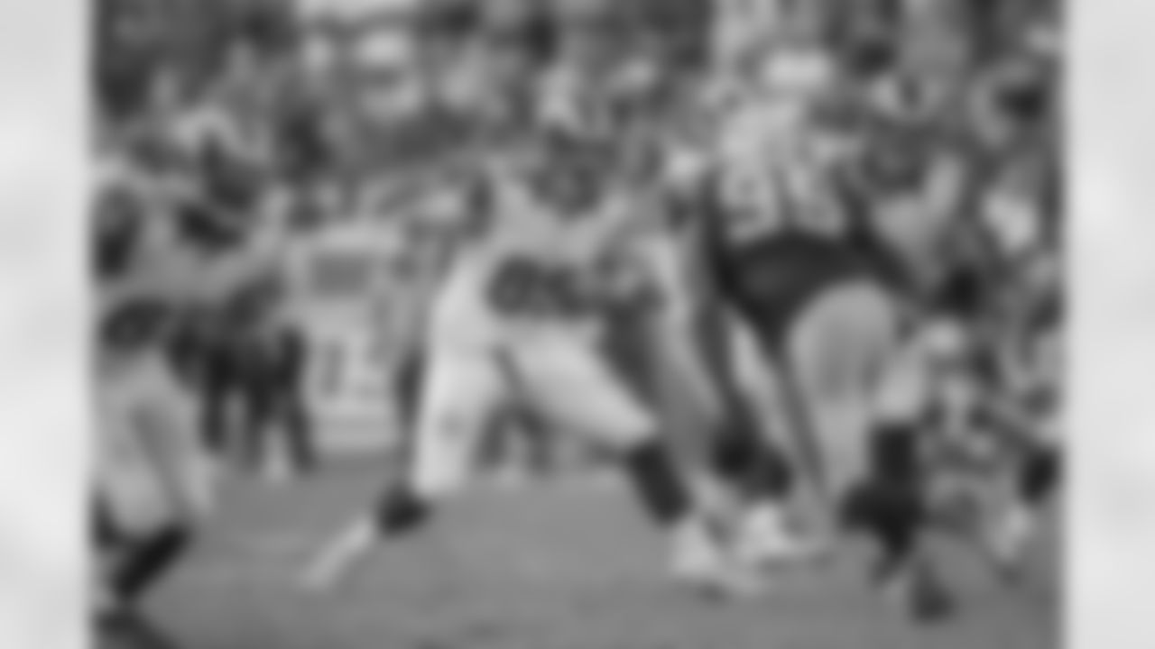 Tight end (89) Tyler Higbee of the Los Angeles Rams against the Carolina Panthers during the Rams 13-10 loss to the Panthers in an NFL Week 9 football game, Sunday, November 6, 2016, in Los Angeles, CA. (Jeff Lewis/Rams)