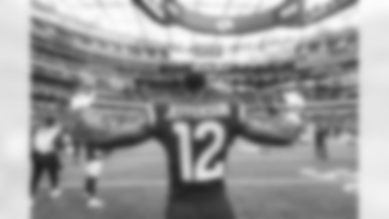 The Los Angeles Rams take on the Seattle Seahawks during Week 13 of the 2022 NFL regular season