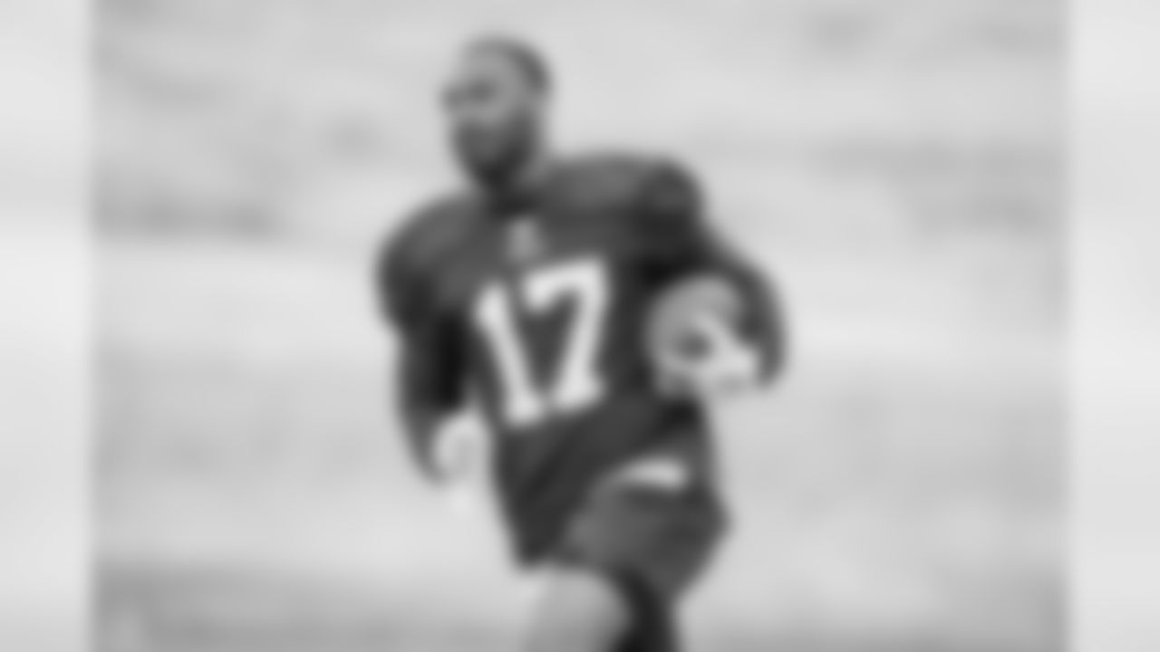 Wide receiver (17) Robert Woods of the Los Angeles Rams practices on day 8 of Phase II of the offseason program workouts, Thursday, May 9, 2019, in Thousand Oaks, CA. (Jeff Lewis/Rams)