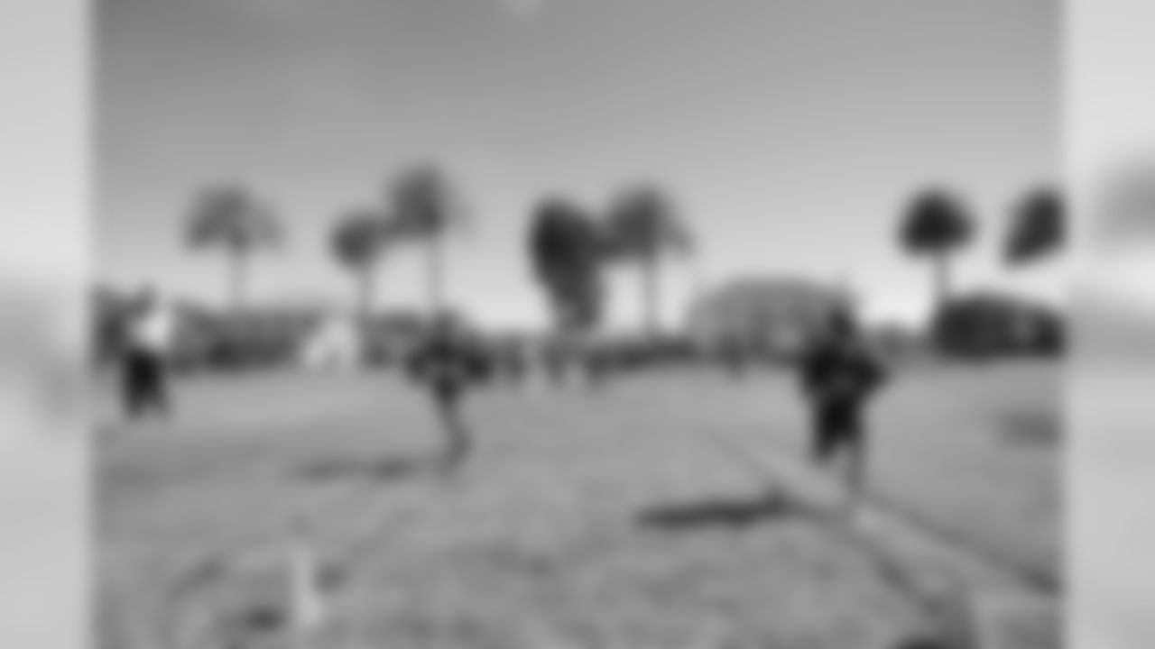 The Los Angeles Rams host a Play60 event with local community volunteers and families on Los Angeles Air Force Base Fort MacArthur. Rampage and USO volunteers lend a helping hand during on field obstacles. Saturday, April 6, 2019 in Los Angeles, CA. (Will Navarro/Rams)