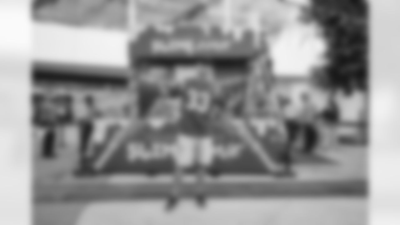 The Los Angeles Rams take on the Denver Broncos during Week 16 of the 2022 NFL regular season.